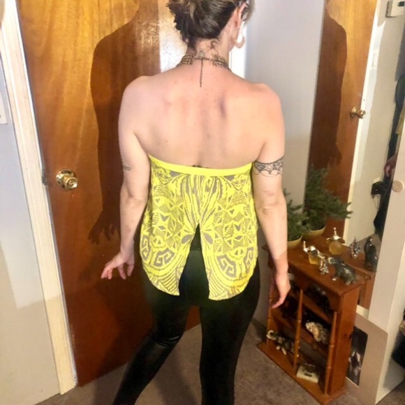 EUC Bebe chain neck yellow halter top blouse - Picture 3 of 9